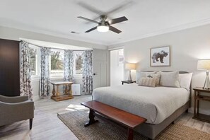 5 Schlafzimmer, Schreibtisch, Bügeleisen/Bügelbrett, WLAN