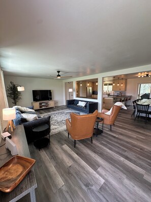 Smart TV - Spacious 6-bedroom house with AC, WiFi on a real working cattle ranch (Livingston)