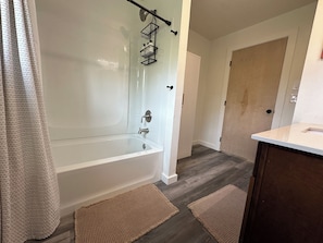 Doccia, asciugacapelli, asciugamani, sapone