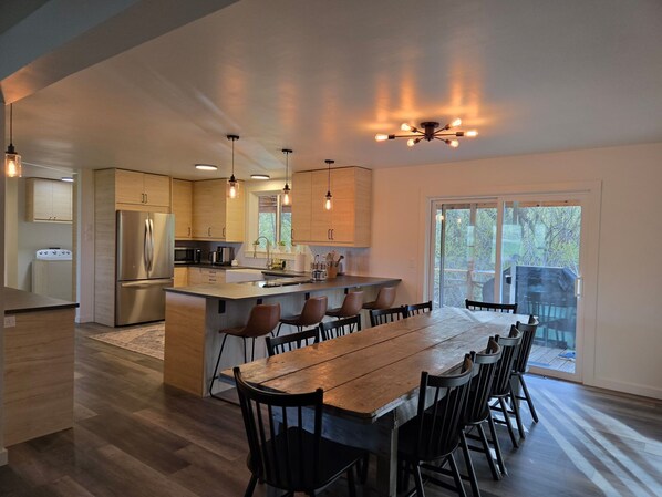 Dining - Spacious 6-bedroom house with AC, WiFi on a real working cattle ranch (Livingston)