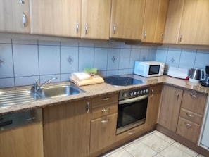 Fridge, oven, coffee/tea maker