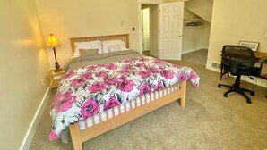 A bedroom with a bed, a desk, and a chair. - Charming 1-bedroom apartment close to downtown Seattle! (Seattle)