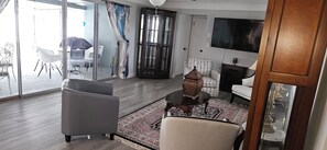 Smart TV, chimenea y videojuegos 