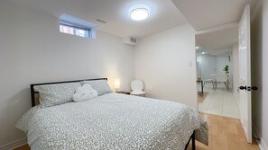 2 bedrooms, free WiFi, bed sheets - Beautiful Cozy Private Entry Basement Apartment (Markham)