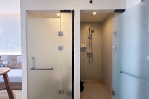 舒適雙床房, 城市景觀 | 浴室 | 淋浴設備、吹風機、毛巾、肥皂