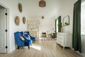 Interior - New - Hawaiian Tin Shack (Keaau)