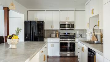 Fridge, microwave, oven, stovetop