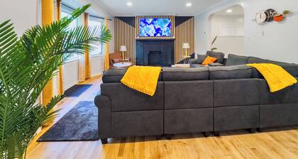 Modern Comfort Near Clinic & Downtown, King Bed!