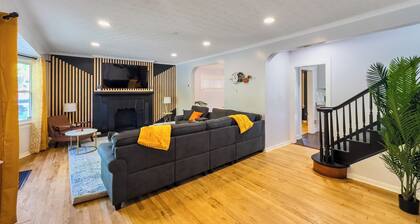 Modern Comfort Near Clinic & Downtown, King Bed!