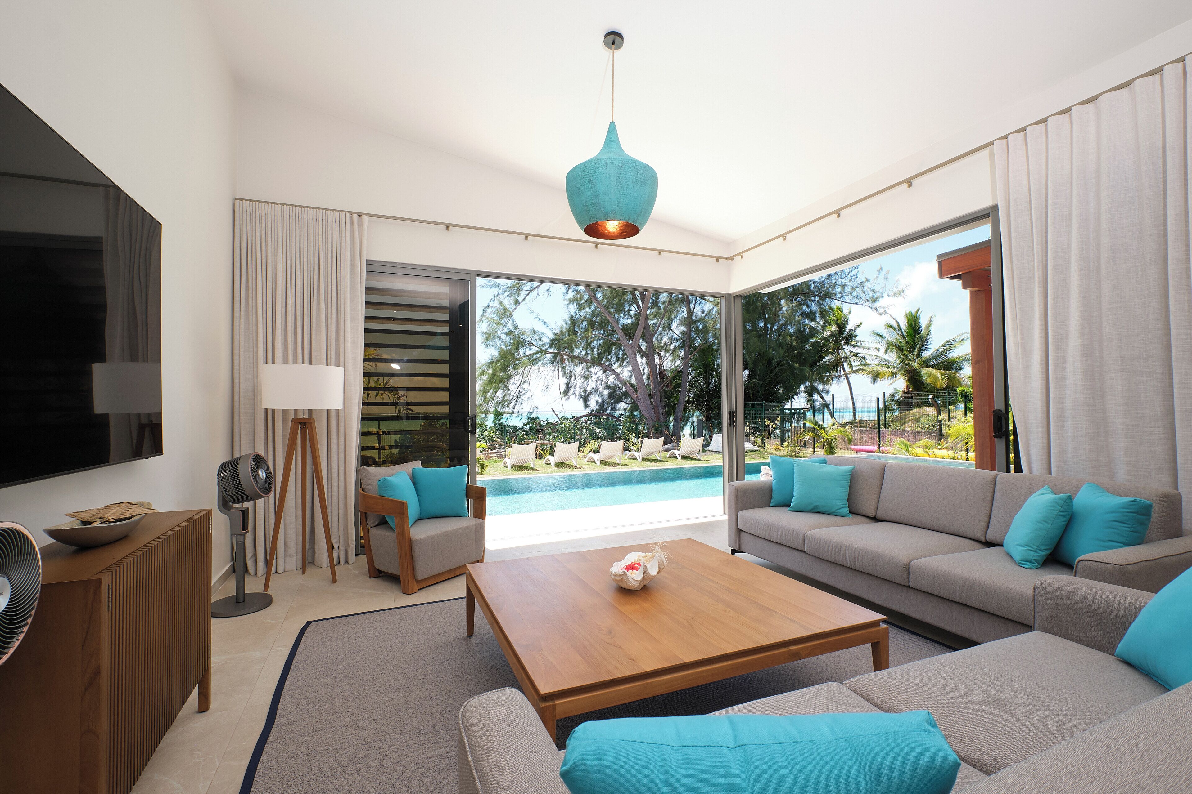 Azure Beachfront Villa 3 Bedrooms - French Polynesia