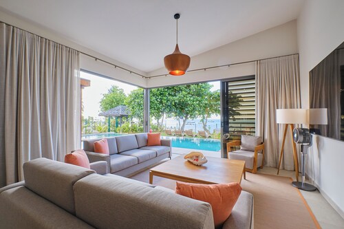 Serenity Beachfront Villa 3 bedrooms