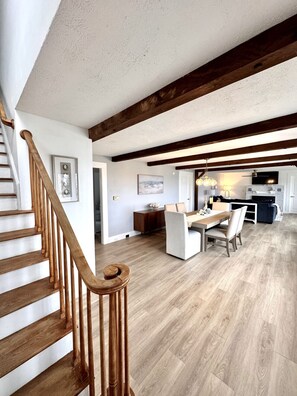 Dining - Spacious 4BR Coastal House w/pool Near Beach/Pier (Old Orchard Beach)