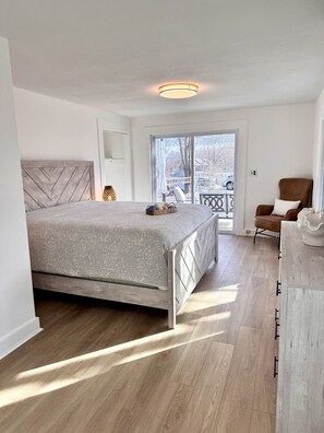 4 bedrooms, iron/ironing board, travel cot, free WiFi - Spacious 4BR Coastal House w/pool Near Beach/Pier (Old Orchard Beach)