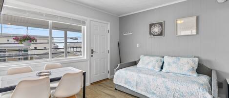 4 habitaciones, tabla de planchar con plancha y wifi gratis
