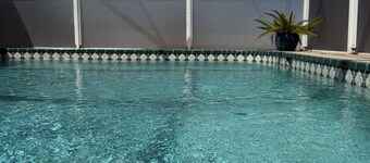 Villa Sunshine: Elegant & Modern 4BR Pool House