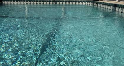 Villa Sunshine: Elegant & Modern 4BR Pool House