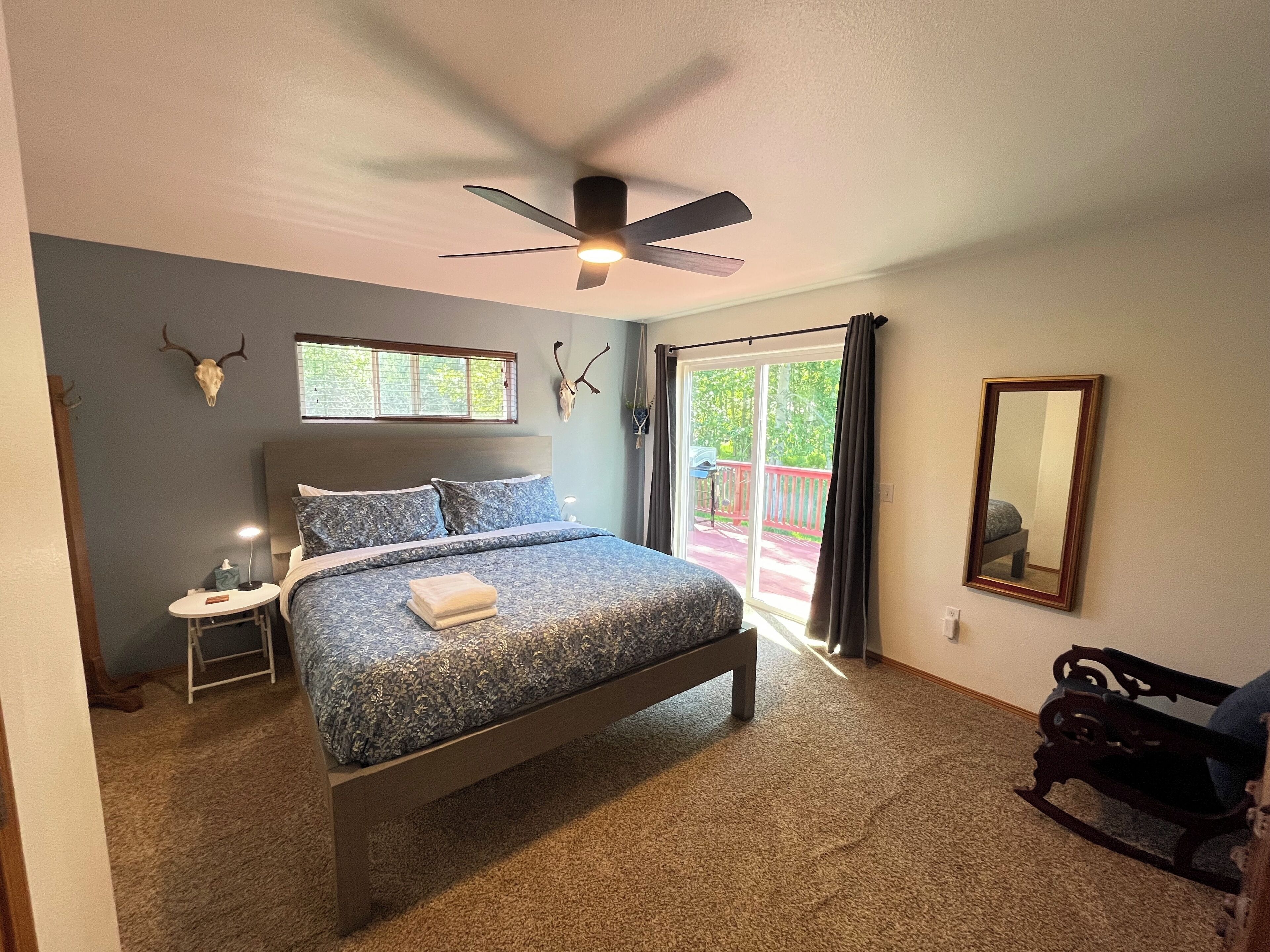 5 bedrooms, desk, iron/ironing board, travel crib