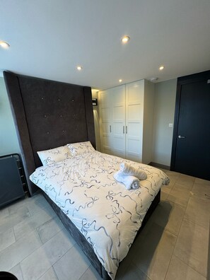 1 bedroom, in-room safe, iron/ironing board, travel cot