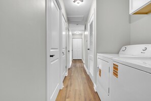 Interior - Stylish 3BR Near Woodfield Mall and Parks (Streamwood)