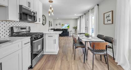 Stylish 3BR Near Woodfield Mall and Parks