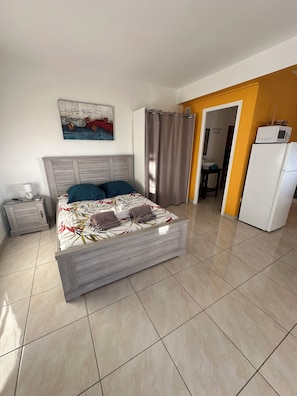 1 chambre, fer et planche à repasser, Wi-Fi, draps fournis