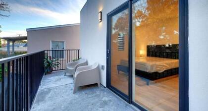 Dimond Abode; Modern Family Vacation Rental in Oakland | Steps from Markets & Cafés