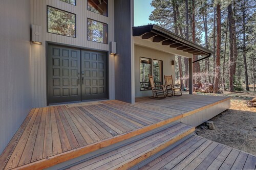 Modern Black Butte Ranch Getaway - 3BR w/ Game Room and Hot Tub