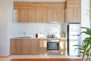 Fridge, microwave, oven, stovetop