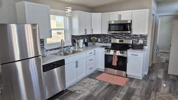 Fridge, stovetop, dishwasher, toaster