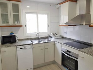 Køleskab, mikrobølgeovn, ovn, opvaskemaskine