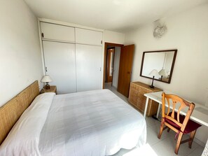 2 quartos, ferros/tábuas de passar roupa, Wi-Fi de cortesia