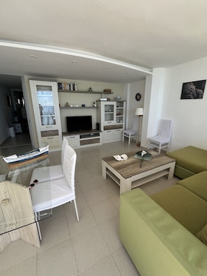 TV - The cruise, experience a vacation at sea (Calafell)