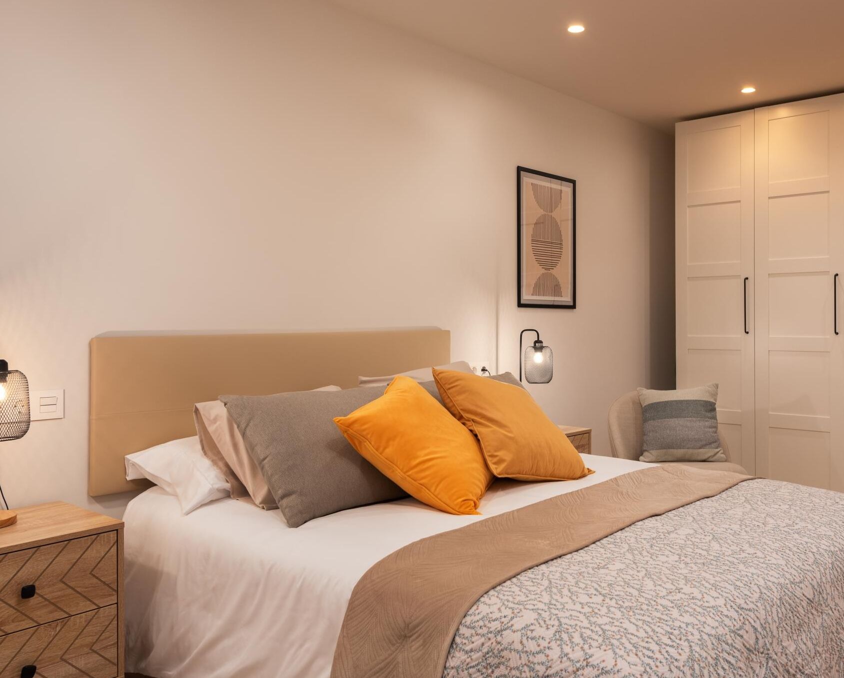 Bügeleisen/Bügelbrett, Internetzugang, Bettwäsche