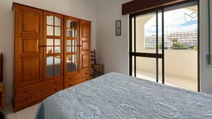 Bügeleisen/Bügelbrett, WLAN, Bettwäsche