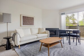 TV, stereo - Blueground | Pasadena, pool & AC, nr Caltech (Los Angeles)