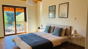 4 makuuhuonetta, työpöytä, ilmainen Wi-Fi