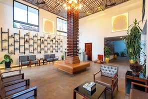 Lobby sitting area - Angkor Breeze Hotel & Spa (Siem Reap)