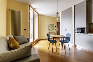 TV - GuestHost - Giudecca Charming Flat X2 with Terrace (Venice)