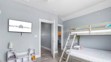 5 Schlafzimmer, Schreibtisch, Bügeleisen/Bügelbrett, kostenloses WLAN