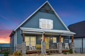 Exterior - Picturesque Lake View, Double-Sided Fireplace, Boat Parking, Near Marina, Private Hot Tub (Branson)