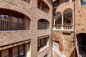 Exterior - GuestHost - Alley in Santa Caterina (Siena)