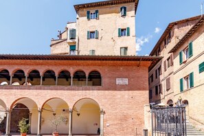 Exterior - GuestHost - Alley in Santa Caterina (Siena)