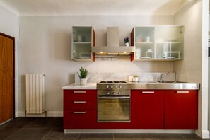 Oven, stovetop, dishwasher, ice maker