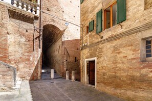 Exterior - GuestHost - Alley in Santa Caterina (Siena)