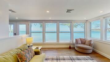 Télévision, cheminée