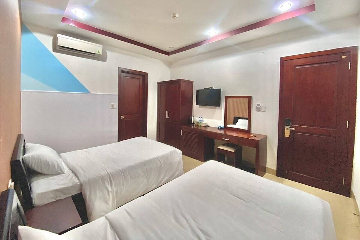 标准双床房 | 迷你吧、办公桌、免费 WiFi、床单