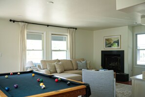 Télévision, cheminée