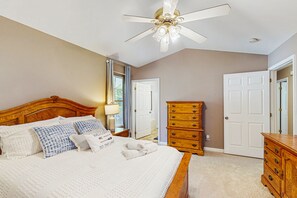 3 bedrooms, iron/ironing board, Internet, bed sheets