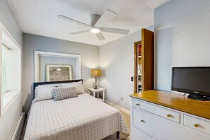 2 bedrooms, internet, bed sheets