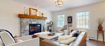 Delightful house w/ hot tub, wrap-around deck, ping-pong-pool table, fireplaces